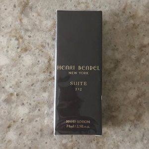 Henri Bendel New York Suit 712 lotion